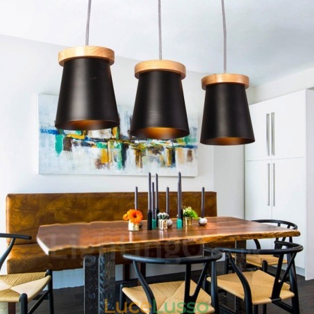 Lampada a sospensione moderna in stile nordico contemporaneo in legno chiaro con paralume in ferro Lampada a sospensione moderna in stile nordico contemporaneo in legno chiaro con paralume in ferro