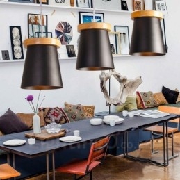 Lampada a sospensione moderna in stile nordico contemporaneo in legno chiaro con paralume in ferro