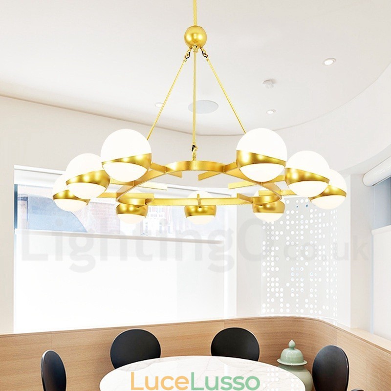 Lampadario a 9 luci in stile nordico moderno e contemporaneo, placcato in rame, con paralume in vetro a sfera bianco e oro