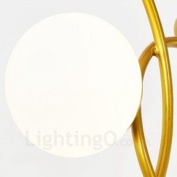 Lampadario a soffitto moderno e contemporaneo a 3 luci con placcatura in rame e paralume in vetro a sfera bianca