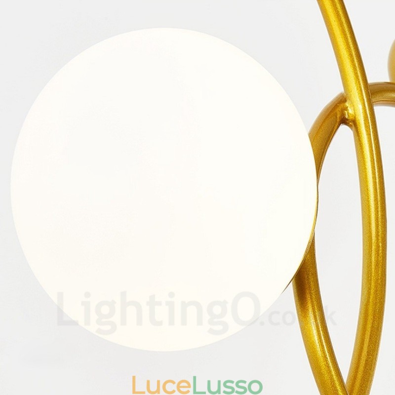 Lampadario a soffitto moderno e contemporaneo a 3 luci con placcatura in rame e paralume in vetro a sfera bianca