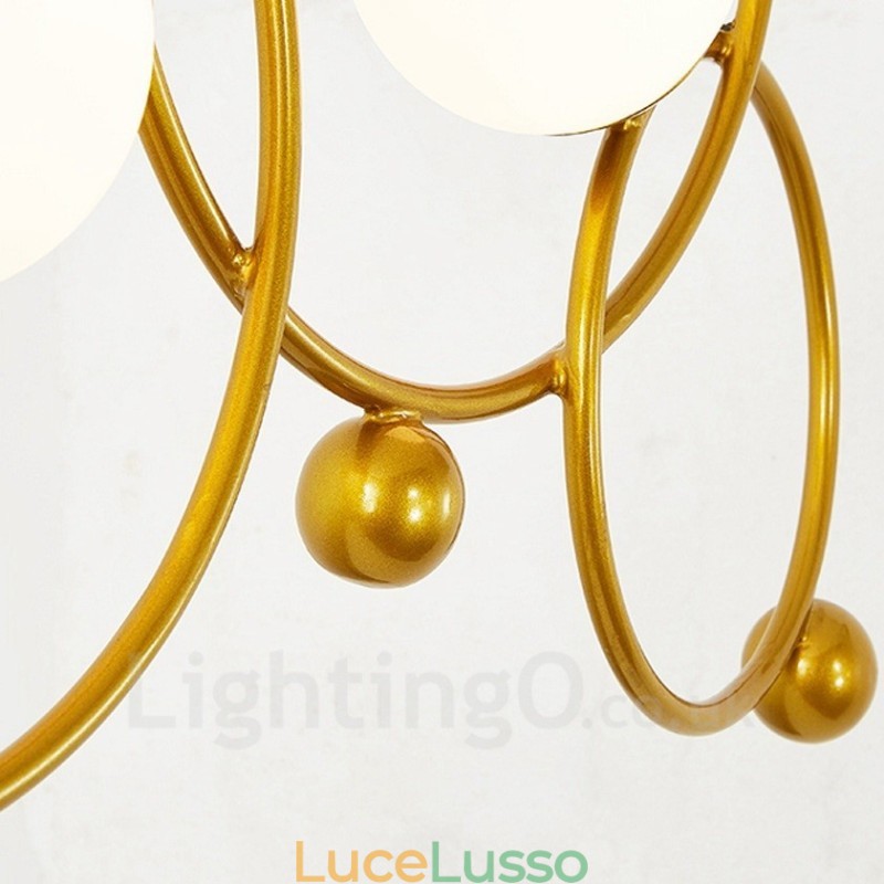Lampadario a soffitto moderno e contemporaneo a 3 luci con placcatura in rame e paralume in vetro a sfera bianca