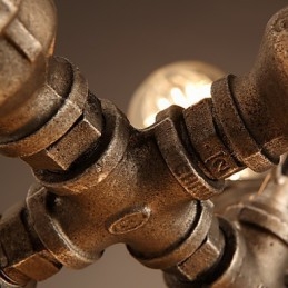 Lampadario rustico in metallo elettroplaccato vintage