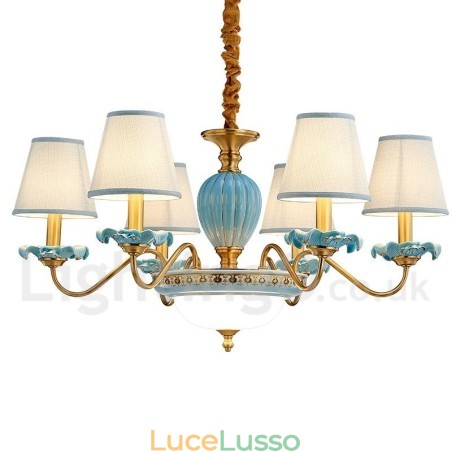 Lampadario a sospensione in ceramica in ottone retrò vintage con paralumi in tessuto blu Lampadario a sospensione in ceramica in ottone retrò vintage con paralumi in tessuto blu