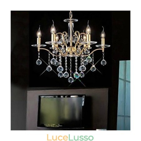Lampadario tradizionale classico in cristallo e metallo dorato Lampadario tradizionale classico in cristallo e metallo dorato