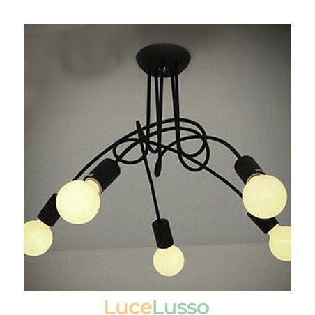 Lampadario in metallo dipinto moderno e contemporaneo Lampadario in metallo dipinto moderno e contemporaneo
