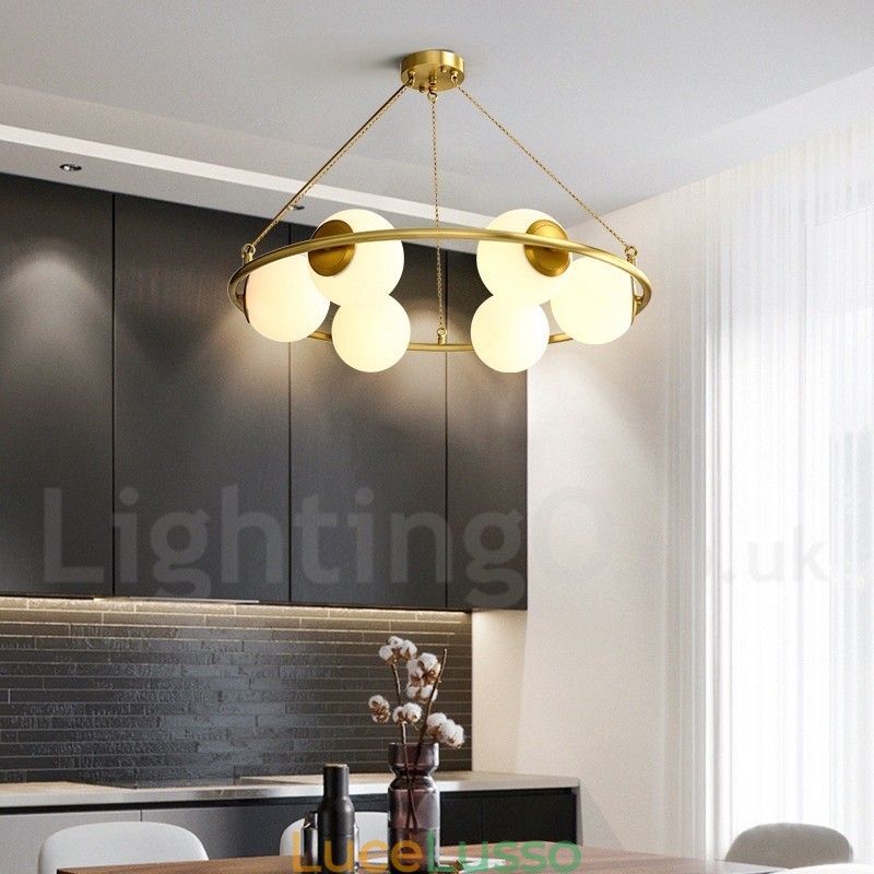 Lampadario rotondo rustico in ottone puro con paralumi bianchi