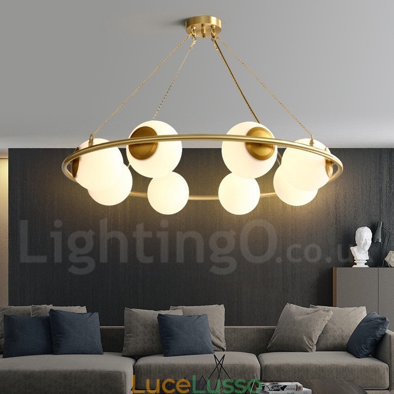 Lampadario rotondo rustico in ottone puro con paralumi bianchi