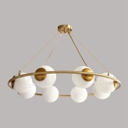 Lampadario rotondo rustico in ottone puro con paralumi bianchi