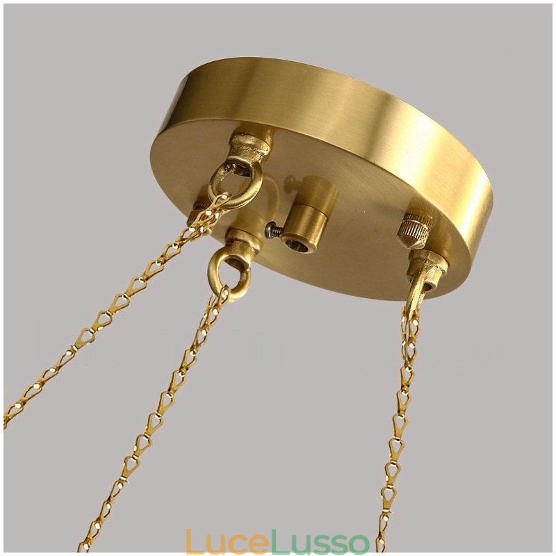 Lampadario rotondo rustico in ottone puro con paralumi bianchi