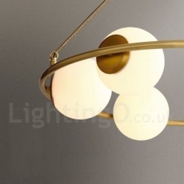 Lampadario rotondo rustico in ottone puro con paralumi bianchi
