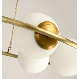 Lampadario rotondo rustico in ottone puro con paralumi bianchi