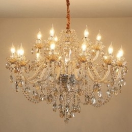 Lampadario elegante con 18 (12+6) luci color cognac e candele di cristallo