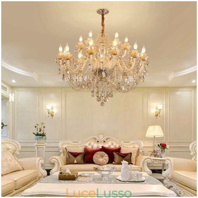 Lampadario elegante con 18 (12+6) luci color cognac e candele di cristallo