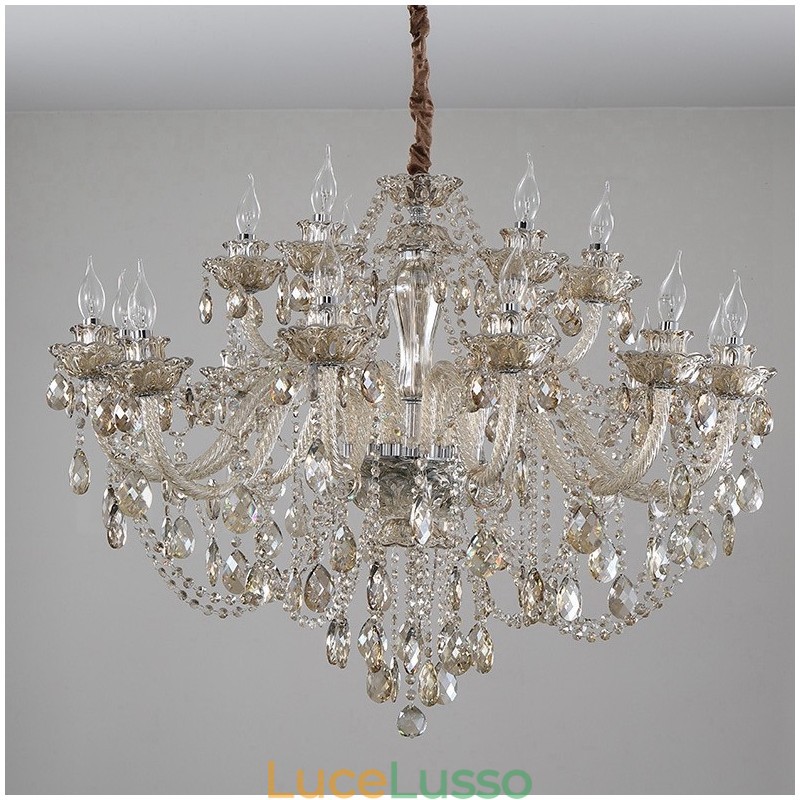 Lampadario elegante con 18 (12+6) luci color cognac e candele di cristallo