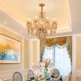 Lampadario elegante in cristallo con 8 candele color ambra e oro chiaro