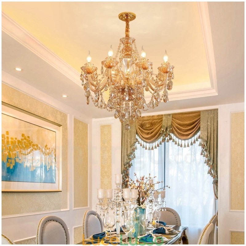 Lampadario elegante in cristallo con 8 candele color ambra e oro chiaro