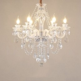 Lampadario a 6 luci in cristallo trasparente con design speciale e braccia bianche