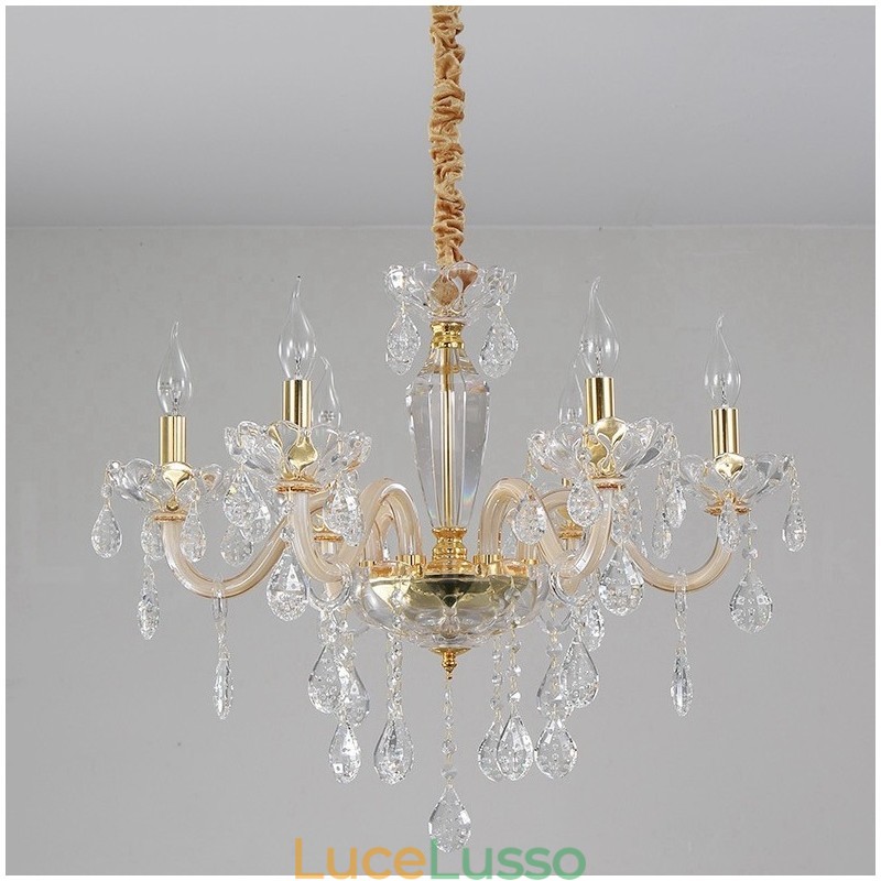 Lampadario in oro con candela in cristallo trasparente