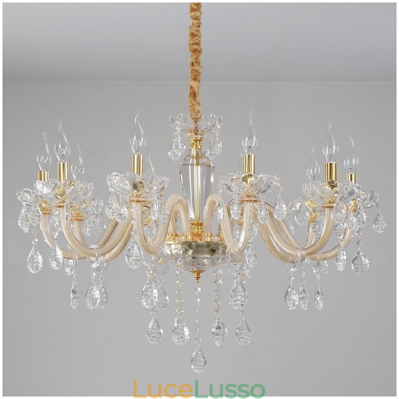 Lampadario in oro con candela in cristallo trasparente