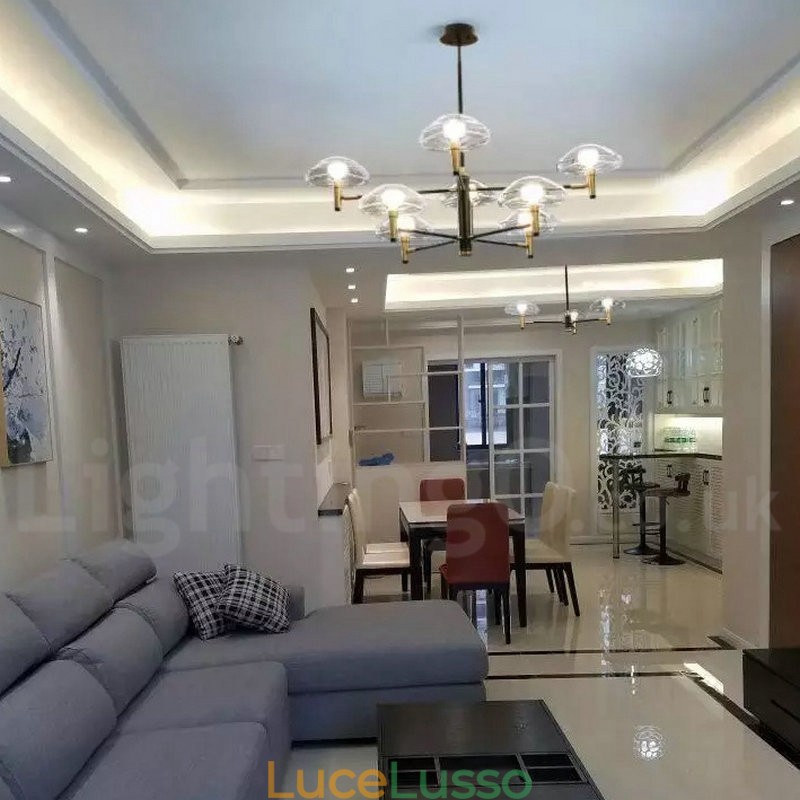 Lampadario a 6 luci con finitura verniciata elettrolitica e paralumi in vetro