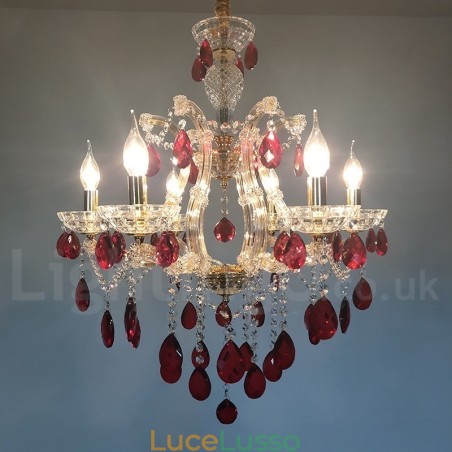 Lampadario a 6 luci con candela dorata e cristallo rosso Lampadario a 6 luci con candela dorata e cristallo rosso