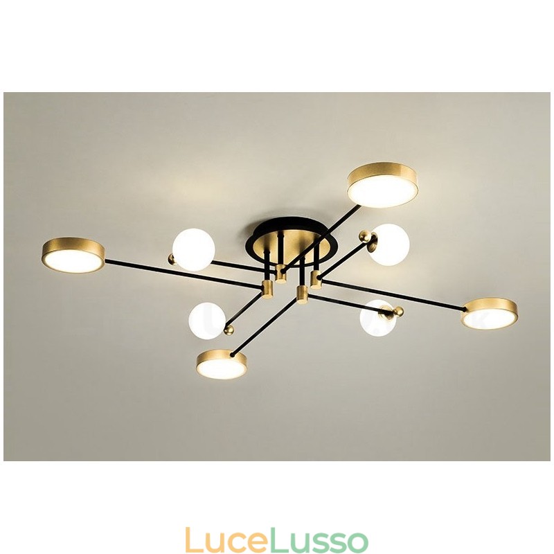 Lampadario moderno in metallo con soffitto nero oro