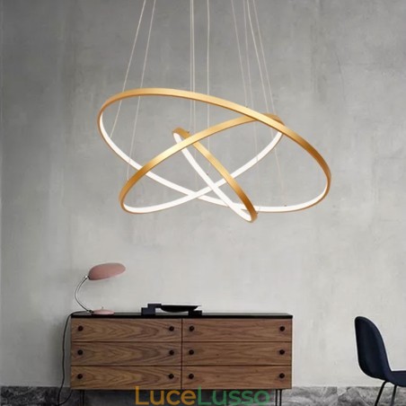 Lampada a sospensione dimmerabile con telecomando, design moderno in oro, tre anelli Lampada a sospensione dimmerabile con telecomando, design moderno in oro, tre anelli