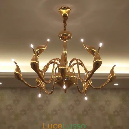 Lampadario a sospensione moderno in metallo dorato a forma di cigno da 12 luci Lampadario a sospensione moderno in metallo dorato a forma di cigno da 12 luci