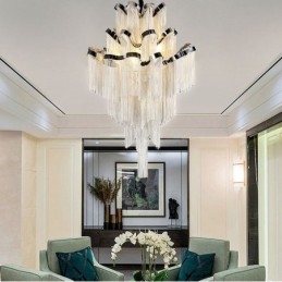 Moderna ed elegante lampada a sospensione con nappa