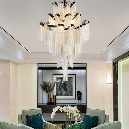 Moderna ed elegante lampada a sospensione con nappa Moderna ed elegante lampada a sospensione con nappa