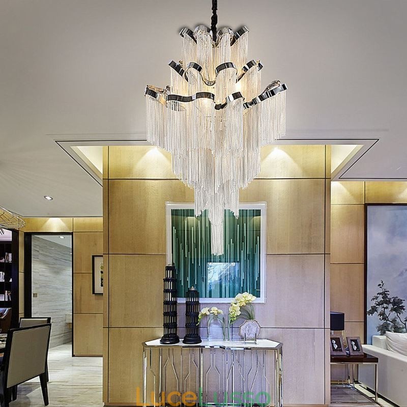 Moderna ed elegante lampada a sospensione con nappa