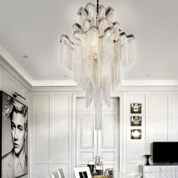 Moderna ed elegante lampada a sospensione con nappa