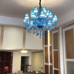 Grande lampadario di cristallo europeo con luce pendente di colore blu estetico