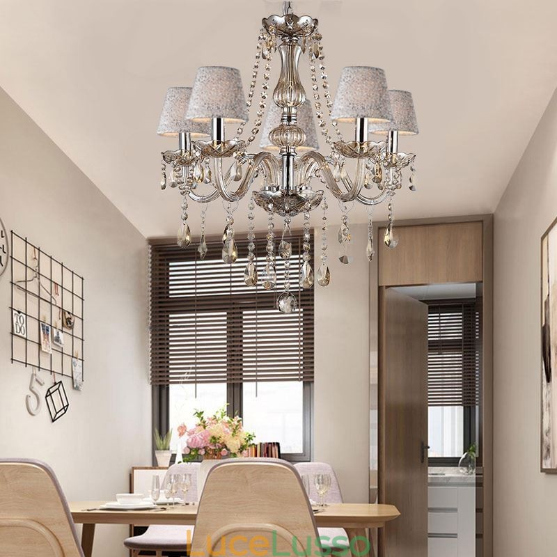 Lampadario di cristallo europeo classico con luce pendente color cognac