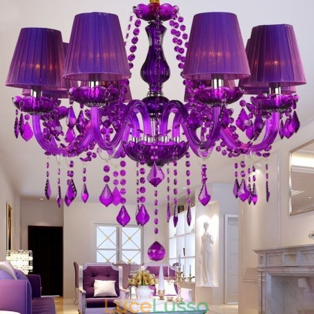 Elegante lampadario di cristallo in stile europeo, luce pendente viola Elegante lampadario di cristallo in stile europeo, luce pendente viola