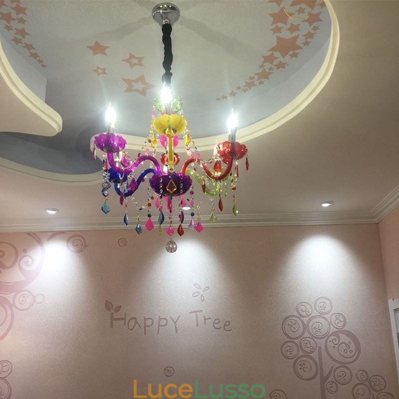 Grande lampadario di cristallo colorato europeo