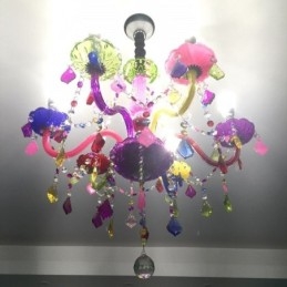 Grande lampadario di cristallo colorato europeo