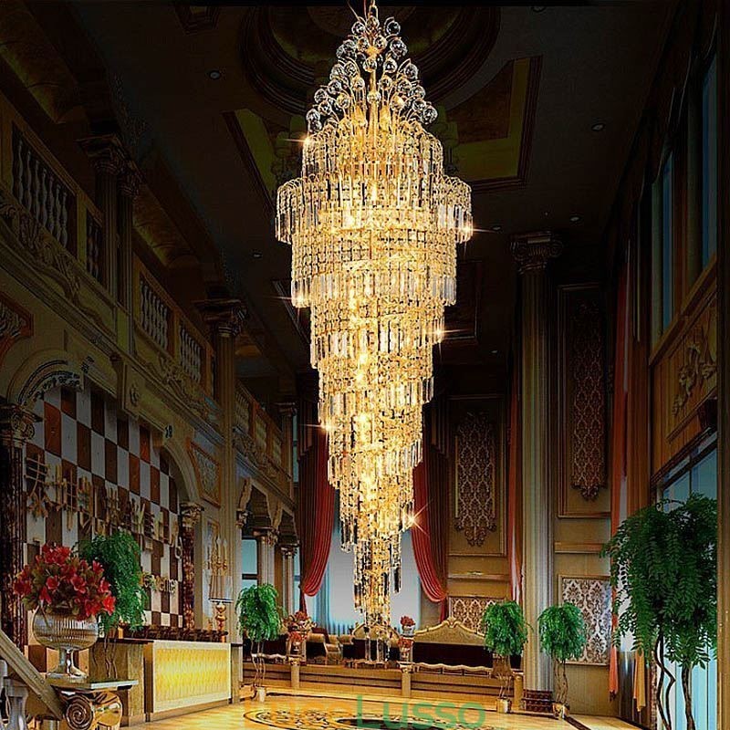 Elegante lampadario in cristallo stile impero, pendente lungo di lusso europeo