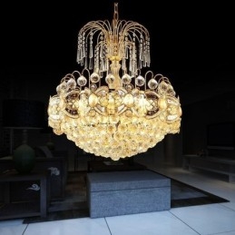 Grazioso lampadario di cristallo classico color oro