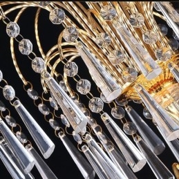 Grazioso lampadario di cristallo classico color oro