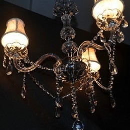 Moderno splendido lampadario a 3 luci con braccio in cristallo