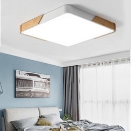 Semplice plafoniera con struttura in legno a filo, lampada dal design super sottile, luce a sospensione