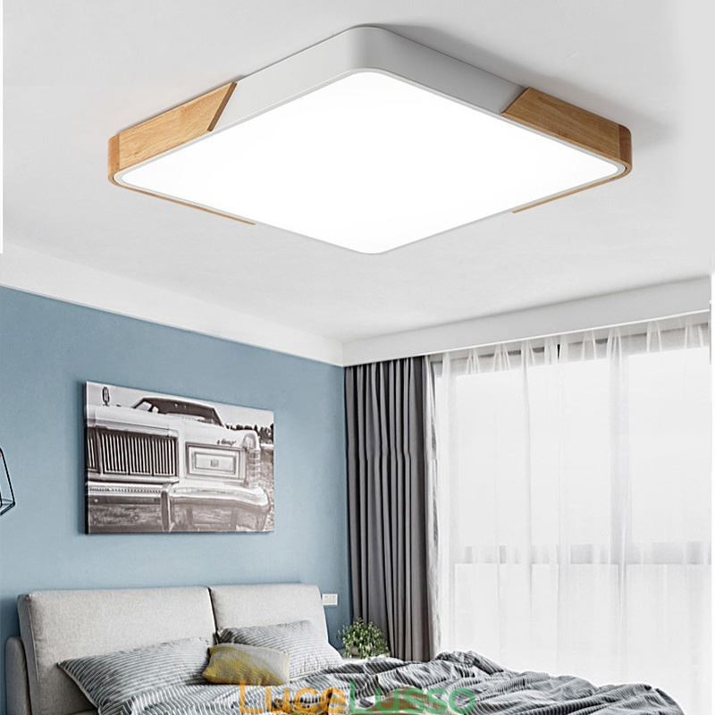 Semplice plafoniera con struttura in legno a filo, lampada dal design super sottile, luce a sospensione