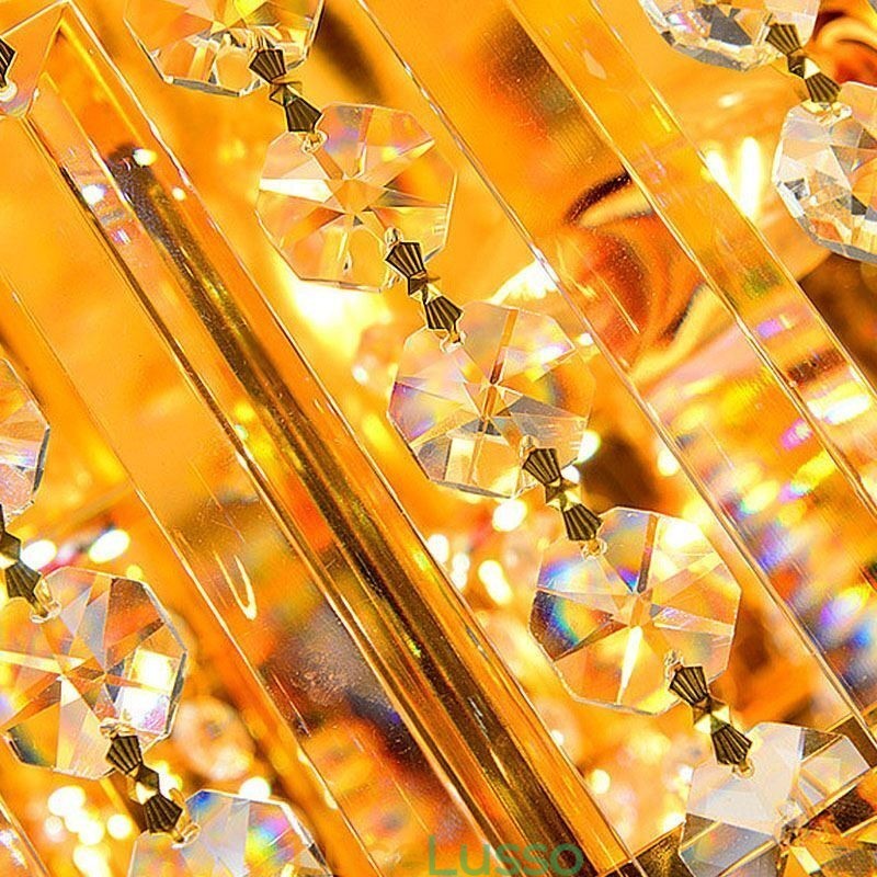 Graziosa plafoniera in cristallo dorato con luce a filo