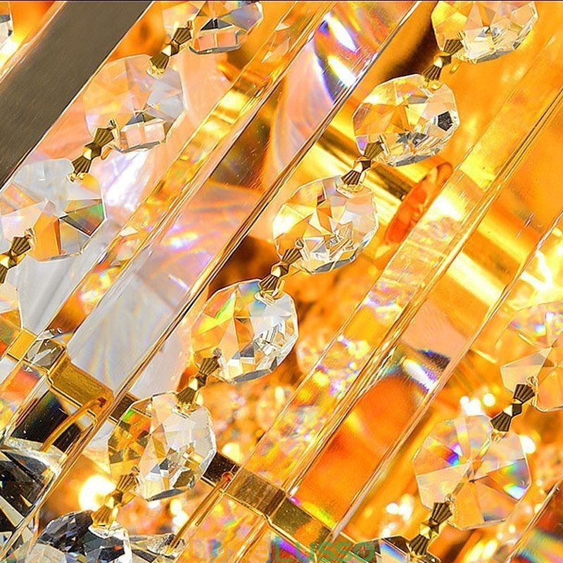 Graziosa plafoniera in cristallo dorato con luce a filo