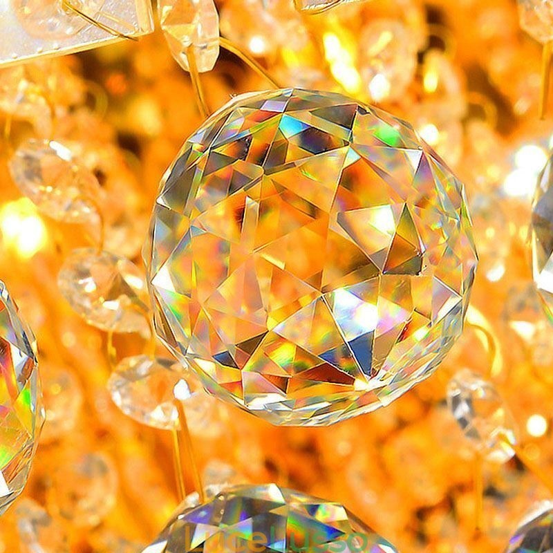 Graziosa plafoniera in cristallo dorato con luce a filo