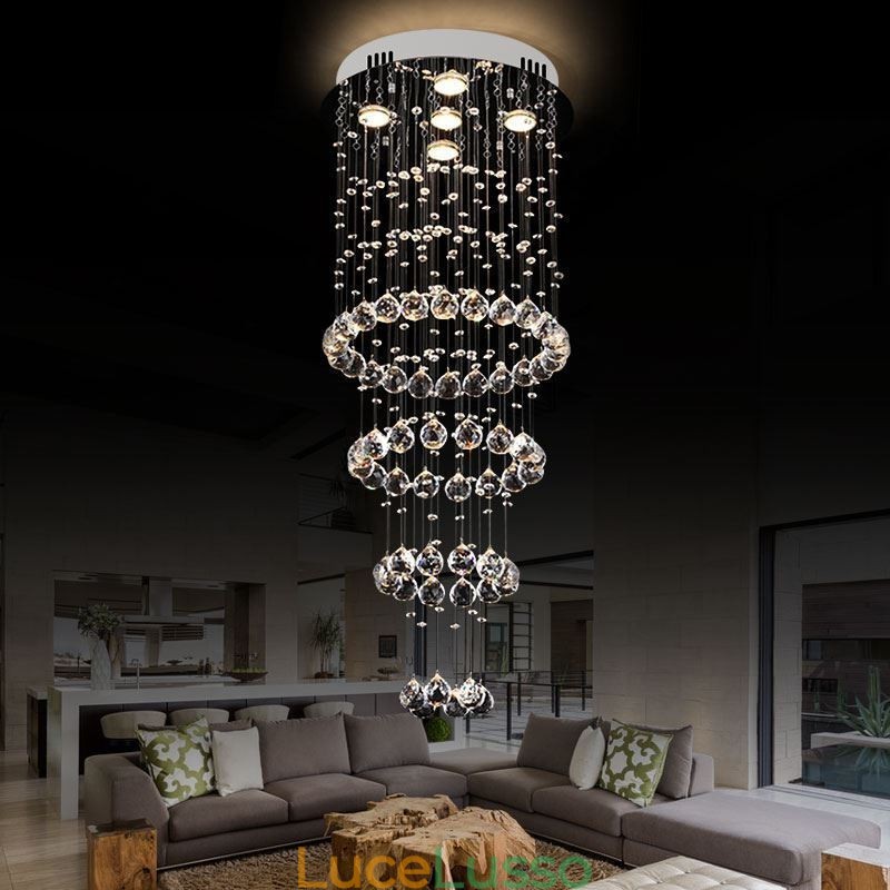Lampadario di cristallo elegante e contemporaneo, lampada da soffitto, scala duplex