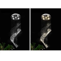 Elegante lampadario di cristallo con luci a goccia per soffitto nell'atrio