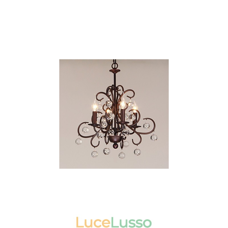 Lampadario in metallo dipinto in stile classico tradizionale